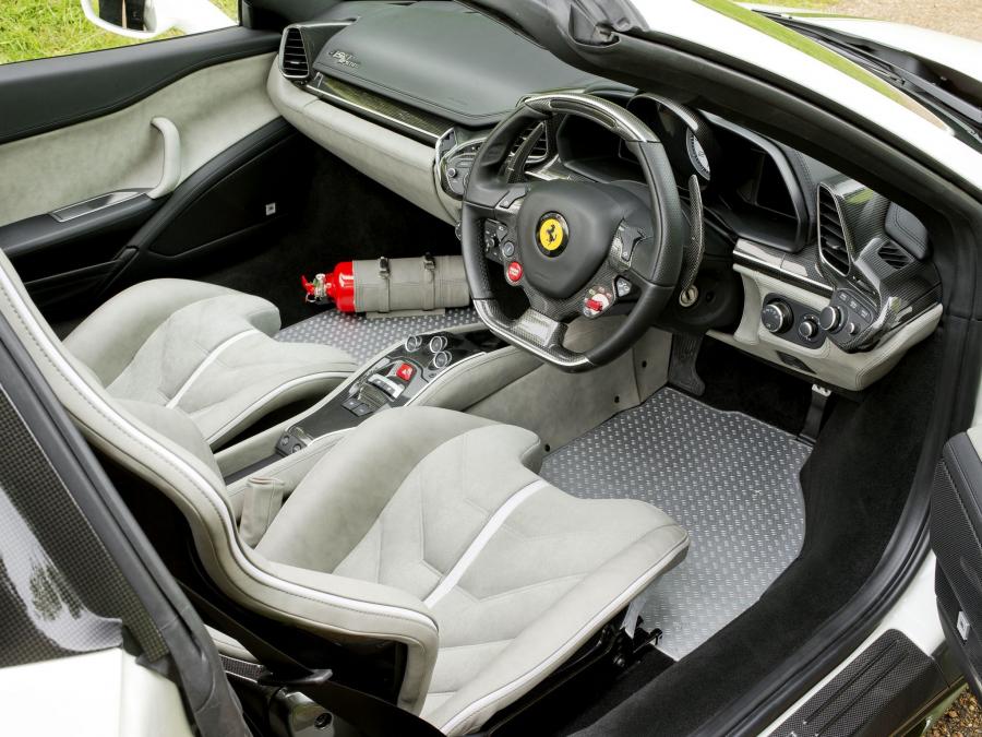  Ferrari 458 Spider Tailor Made 2013 года  (UK) (фото 2 из 3)